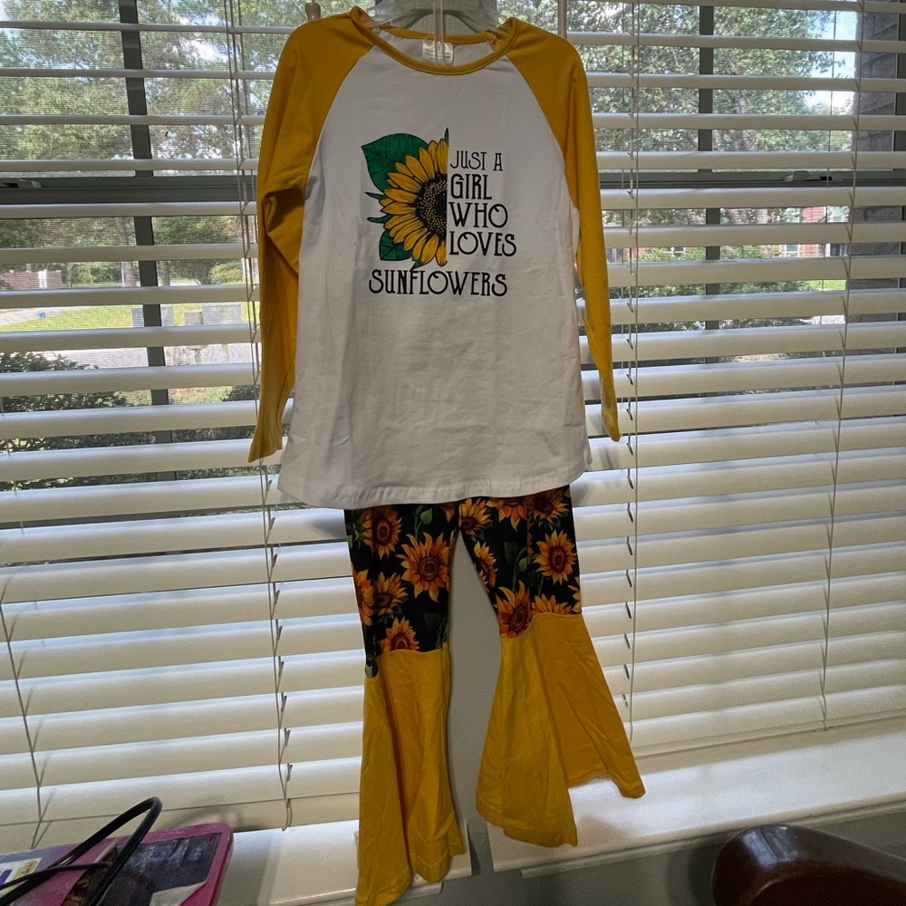 Matching shirt and bottoms for girls